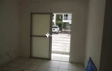 Imagem: O apartamento possui 3 Dormitórios, 1 Banheiro, 1 Vaga na garagem