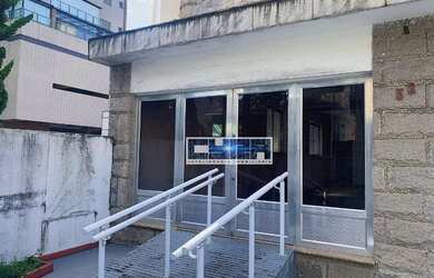 Imagem: A casa possui 4 Dormitórios, 5 Banheiros, 324m² de Área e