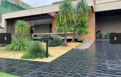 Imagem: A casa em condomínio para alugar possui 4 Dormitórios, 5 Banheiros