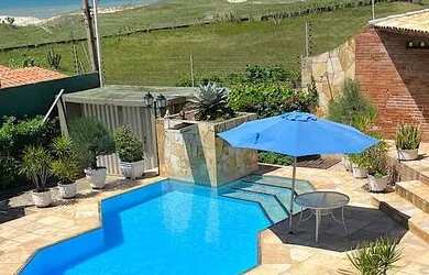 Imagem: A casa possui 4 Dormitórios, 4 Banheiros, 4 Vagas na garagem