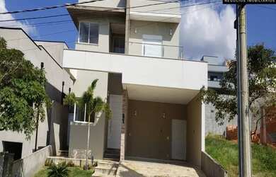 Imagem: A casa possui 3 Dormitórios, 5 Banheiros, 2 Vagas na garagem