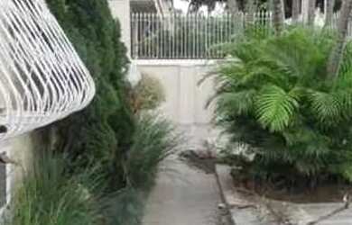 Imagem: A casa possui 4 Dormitórios, 3 Banheiros, 4 Vagas na garagem