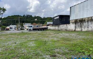 Imagem: O terreno possui 3.000m² de Área e está localizado em Jardim