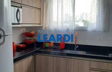 Imagem: O apartamento possui 2 Dormitórios, 1 Banheiro, 2 Vagas na