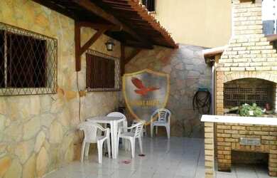 Imagem: A casa possui 2 Dormitórios, 1 Banheiro, 2 Vagas na garagem