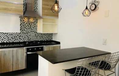 Imagem: A casa possui 2 Dormitórios, 2 Banheiros, 2 Vagas na garagem