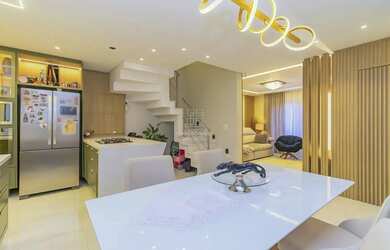 Imagem: A casa em condomínio possui 4 Dormitórios, 4 Banheiros, 2