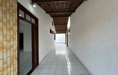 Imagem: A casa em condomínio possui 3 Dormitórios, 3 Banheiros, 4