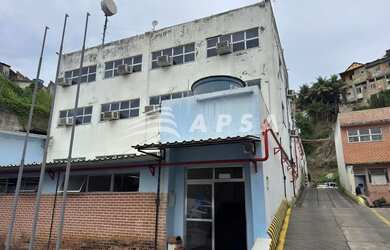 Imagem: O depósito possui 2 Vagas na garagem, 11m² de Área e está