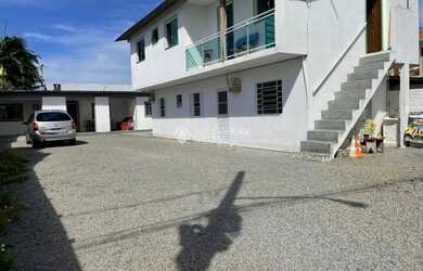 Imagem: O apartamento possui 5 Dormitórios, 3 Banheiros, 3 Vagas na