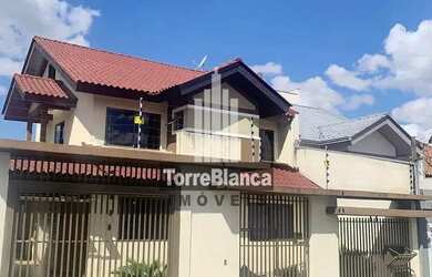 Imagem: A casa possui 3 Dormitórios, 2 Banheiros, 2 Vagas na garagem