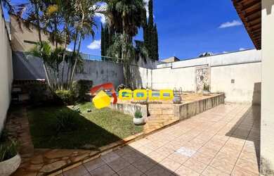 Imagem: A casa possui 2 Dormitórios, 2 Banheiros, 4 Vagas na garagem