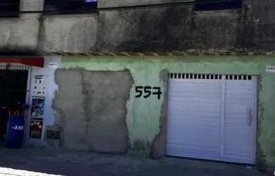 Imagem: A casa possui 4 Dormitórios, 2 Banheiros, 1 Vaga na garagem