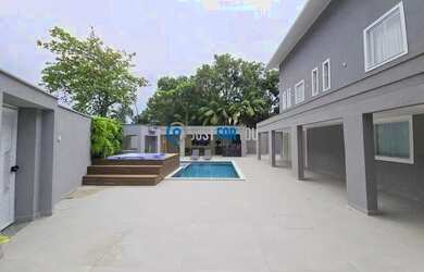 Imagem: A casa em condomínio possui 5 Dormitórios, 5 Banheiros, 5