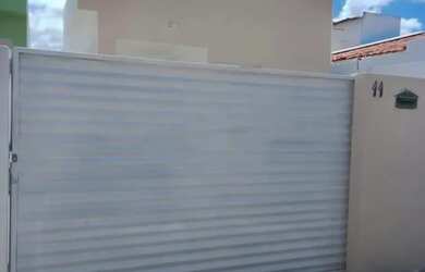 Imagem: A casa possui 2 Dormitórios, 1 Banheiro, 1 Vaga na garagem