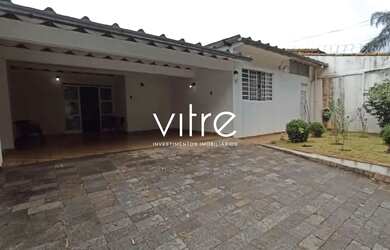 Imagem: A casa possui 3 Dormitórios, 4 Banheiros, 3 Vagas na garagem