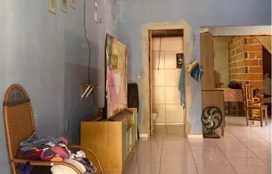 Imagem: A casa possui 2 Dormitórios, 1 Banheiro e está localizado