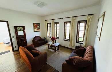 Imagem: A casa à venda possui 4 Dormitórios, 3 Banheiros, 3 Vagas