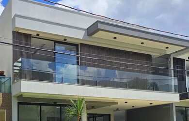 Imagem: A casa em condomínio possui 5 Dormitórios, 5 Banheiros, 4