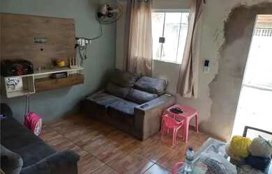 Imagem: A casa possui 3 Dormitórios, 2 Banheiros e está localizado