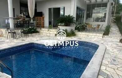 Imagem: A casa em condomínio possui 4 Dormitórios, 5 Banheiros, 3