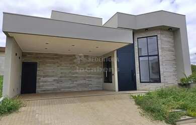 Imagem: A casa em condomínio possui 3 Dormitórios, 3 Banheiros, 2