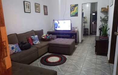 Imagem: A casa possui 5 Dormitórios, 3 Banheiros, 2 Vagas na garagem