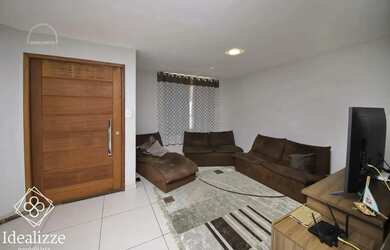 Imagem: A casa possui 2 Dormitórios, 2 Banheiros, 2 Vagas na garagem