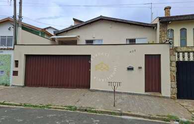 Imagem: A casa possui 3 Dormitórios, 3 Banheiros, 3 Vagas na garagem