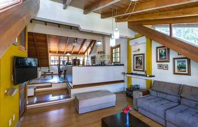 Imagem: A casa em condomínio possui 3 Dormitórios, 3 Banheiros, 2