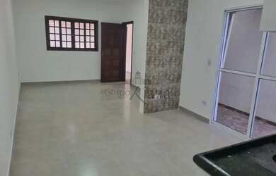 Imagem: A casa à venda possui 4 Dormitórios, 3 Banheiros, 2 Vagas