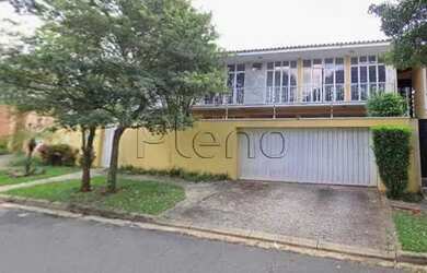 Imagem: A casa possui 4 Dormitórios, 3 Banheiros, 5 Vagas na garagem