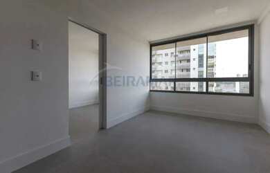 Imagem: O apartamento possui 1 Dormitório, 1 Banheiro, 1 Vaga na garagem