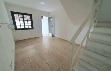 Imagem: A casa possui 2 Dormitórios, 2 Banheiros, 1 Vaga na garagem