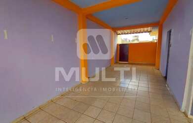 Imagem: A casa possui 5 Dormitórios, 4 Banheiros, 3 Vagas na garagem