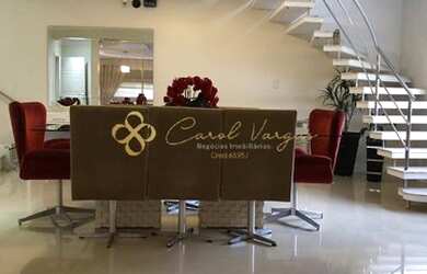 Imagem: A casa possui 5 Dormitórios, 5 Banheiros, 4 Vagas na garagem