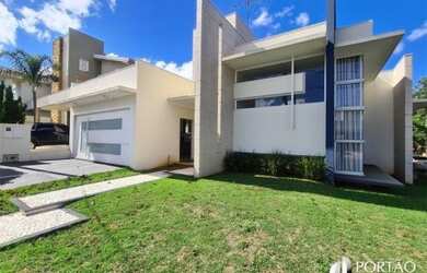 Imagem: A casa possui 3 Dormitórios, 4 Banheiros, 4 Vagas na garagem