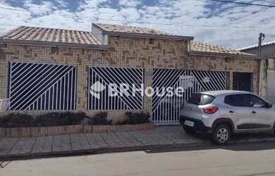 Imagem: A casa em condomínio possui 3 Dormitórios, 1 Banheiro, 3 Vagas