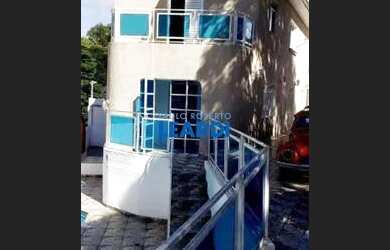 Imagem: A casa possui 4 Dormitórios, 3 Banheiros, 5 Vagas na garagem