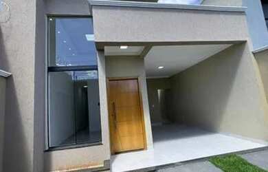 Imagem: A casa possui 3 Dormitórios, 2 Banheiros, 3 Vagas na garagem