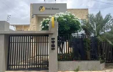 Imagem: A casa possui 5 Dormitórios, 2 Banheiros, 1 Vaga na garagem