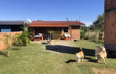 Imagem: A casa possui 1 Dormitório, 1 Banheiro, 42m² de Área e está