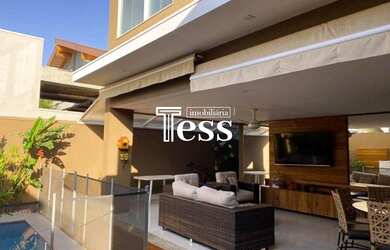 Imagem: A casa em condomínio possui 4 Dormitórios, 5 Banheiros, 4