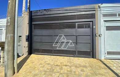 Imagem: A casa possui 3 Dormitórios, 2 Banheiros, 2 Vagas na garagem