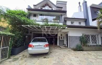 Imagem: A casa possui 4 Dormitórios, 5 Banheiros, 4 Vagas na garagem