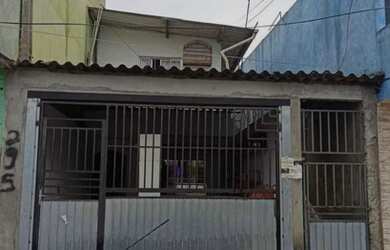 Imagem: A casa possui 5 Dormitórios, 3 Banheiros, 1 Vaga na garagem