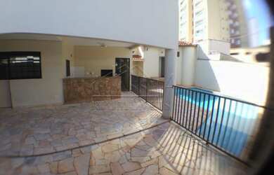 Imagem: O depósito possui 5 Vagas na garagem, 328m² de Área e está