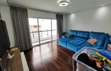 Imagem: A casa possui 3 Dormitórios, 5 Banheiros, 4 Vagas na garagem