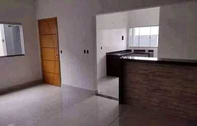 Imagem: A casa possui 2 Dormitórios, 1 Banheiro, 2 Vagas na garagem