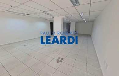 Imagem: O depósito possui 1 Vaga na garagem, 200m² de Área e está